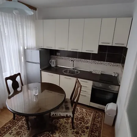 Apartment Park Corner Center Free Parking *